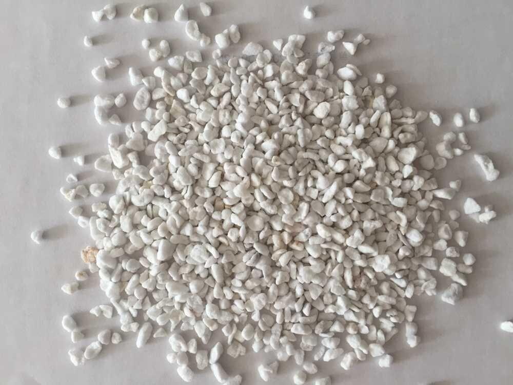 無土栽培基質(zhì)珍珠巖.jpg 無土栽培基質(zhì)珍珠巖.jpg